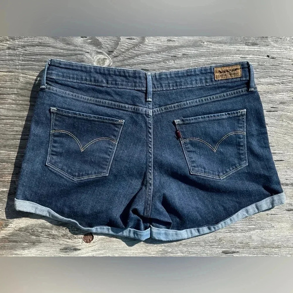 Levi’s Mid Rise Jean Shorts Sz 32 - Picture 2 of 3